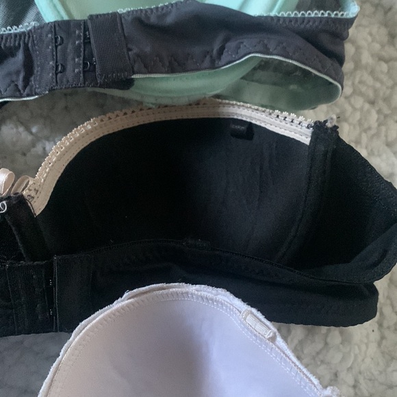 Bundle 4 used bras. 1 strap 3 strapless - Picture 6 of 10